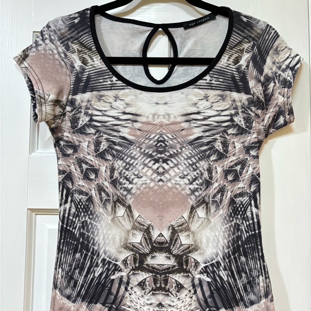 Abstract Patterned Dress - Picture 4 of 10